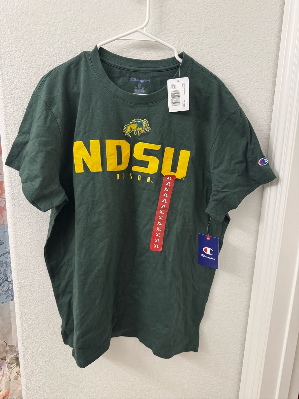 New Champion NDSU Bison Dark Green Tee XL men’s North Dakota state - Picture 1 of 4